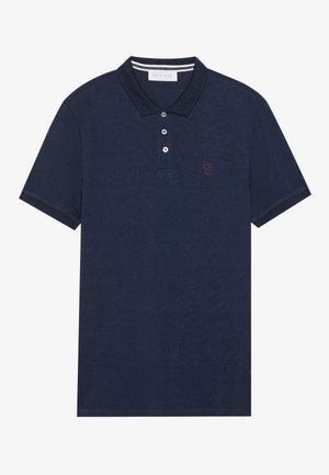 Navyblaues Polohemd aus strukturiertem Stoff mit einem Drei-Knopf-Verschluss, kurzen Ärmeln und einem kleinen gestickten Emblem auf der Brust.