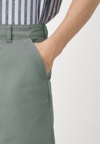 Lee Shorts - olive grove