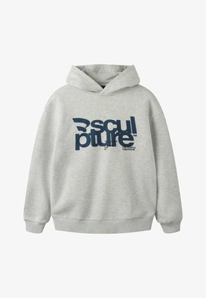 Sweat à capuche gris clair avec texte déformé bleu marine "SCULPTURE" et petit texte noir sur le devant, manches longues, poignets et ourlet côtelés.