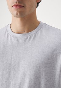 Carhartt WIP STANDARD CREW NECK UNISEX 2 PACK - Tílko - ash heather