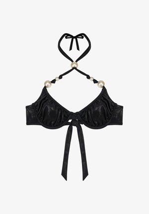 Schwarzer Satin-BH mit strukturierten Cups, gerafften Details und Perlenakzenten. Mit Halterneck-Bindung und vorderem Schleifenverschluss.