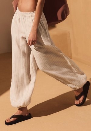 OYSHO, CHUNKY FLIP FLOPS - Obuv k bazénu - brown