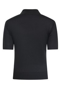 Polo negru cu mânecă scurtă, dintr-un material texturat, cu guler și tiv ribbed. Designul are o potrivire aerodinamică, cu un stil minimalist.