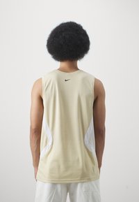 Nike Performance ICON  - Top - team gold/white/black
