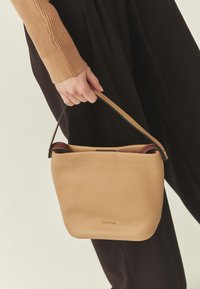 TATUUM Handtasche - sand