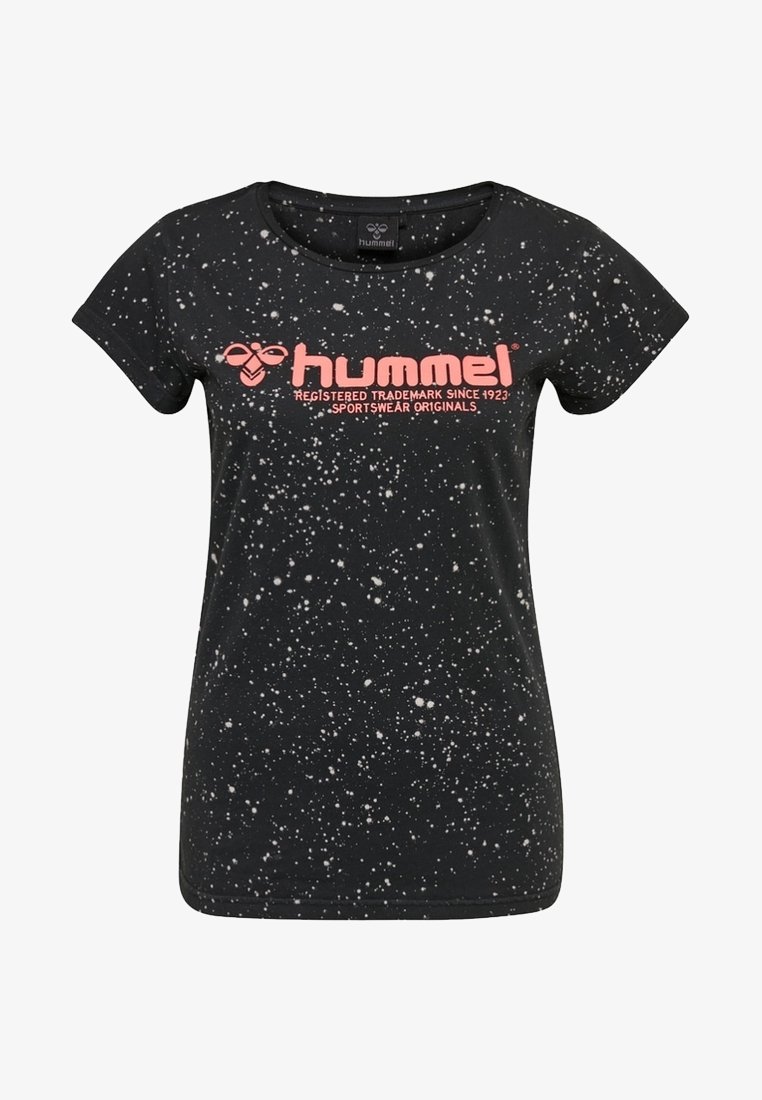 Černé tričko s tečkovaným bílým vzorem, kulatým výstřihem a krátkými rukávy. Na hrudi je vytištěné logo "Hummel" v růžové barvě.