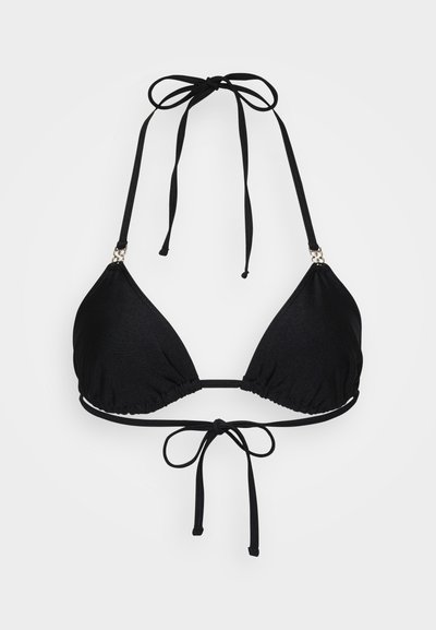 Musta bikinitoppi, jossa on kolmionmuotoiset kupit. Valmistettu sileästä kankaasta, jossa on sidottavat hihnat, rypytetty yksityiskohta ja huomaamattomat hopeaketjut.