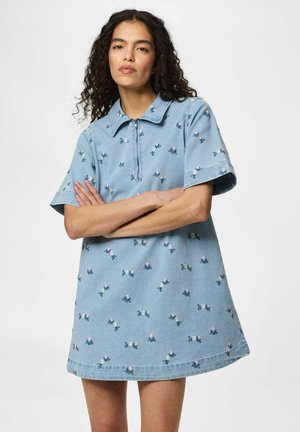 Pieces JEANSKLEID PCFLORA - Farmerruha - light blue denim