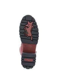 Black rubber sole with deep tread, featuring a red horse logo and "MUSTANG" label. Sturdy design with defined heel and textured surface.