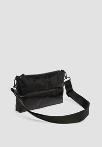 s.Oliver CITY czarny