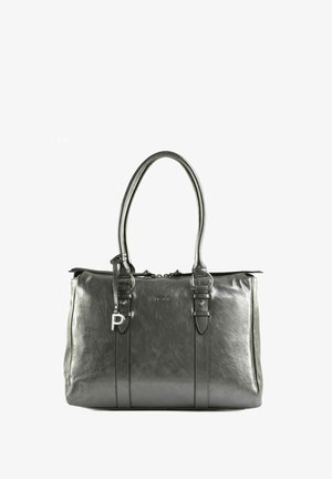 Sac à main en cuir noir avec double poignées, ferrures argentées et un petit pendentif en métal en forme de "P" sur la sangle avant.