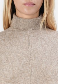 Vero Moda VMDOFFY ROLL NECK - Strickpullover - sepia tint