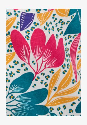 Kleurrijke stof met grote roze en teal bladeren, gele accenten en kleine groene en gele stippen op een witte achtergrond.