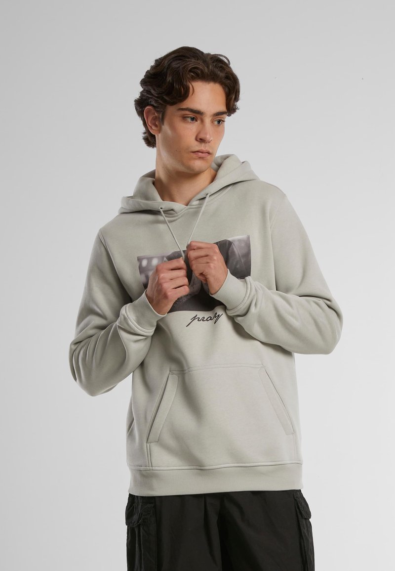 Mister Tee PRAY - Hoodie - lightasphalt