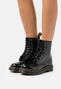 Dr. Martens - 1460 - Fűzős bokacsizmák - black Miniatűr kép 1