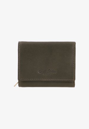 Oliveno zelená kožená peňaženka s hladkou textúrou, obsahujúca embosované logo vpredu a zlatý zips na strane. Kompaktne a obdĺžnikovo tvarovaný dizajn.