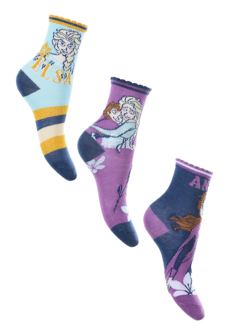 Tres pares de calcetines coloridos: azul claro con diseño a rayas y Elsa, púrpura con Elsa y Anna abrazándose, y azul oscuro con detalles florales.