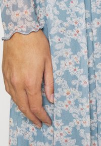 Nümph Robe longue - light blue
