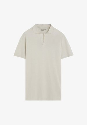 Camiseta polo beige de manga corta con cuello y tapeta abierta, diseño sencillo, fabricada por Scalpers.