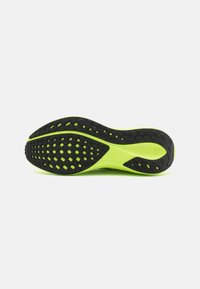 Nike Performance AIR ZOOM PEGASUS 41 - Løbesko til landevejen - volt/black/barely volt