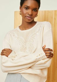 Love & Roses CREW NECK - Džemperis - ivory white white