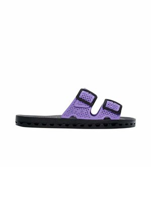 Infradito viola con tomaia a fantasia, dotata di due cinturini neri regolabili e una suola nera testurizzata per una presa sicura.