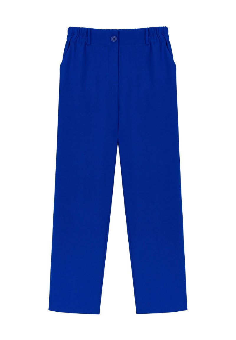 Ljust blå raka byxor med elastisk midja, knäppning och sidofickor mot en vit bakgrund.