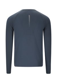 Chemise de sport bleu marine à manches longues avec un motif à rayures réfléchissantes verticales sur le haut du dos, conçue pour évacuer l'humidité et offrir une respirabilité optimale.