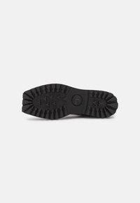 Jeffrey Campbell Botki na platformie
