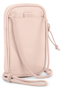 Malá růžová crossbody taška vyrobená z texturované tkaniny, s elegantním designem, nastavitelným popruhem a jednoduchým zavíráním na stahovací šňůrku.