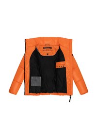 Orange pufferjacka med svart insida, dragkedja och märkesetikett. Inkluderar skötselråd och en liten fickdetalj inuti.