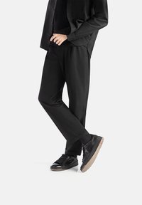 Lloyd BLACKWELL czarny