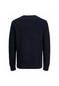 Pull bleu foncé tricoté à manches longues avec un motif en losange, vu de dos sur fond blanc.