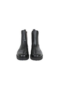 Stivali alla caviglia in pelle nera con punta tondeggiante, cuciture decorative e dettagli in tessuto a scacchi sui lati. Suola in gomma per una buona aderenza.