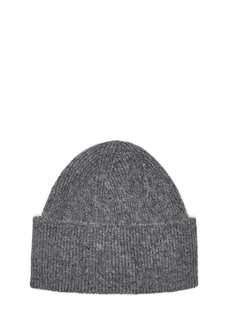 Grijze gebreide beanie met een geribbelde textuur, ronde bovenkant en omgeslagen rand. Gemaakt van zacht, warm materiaal dat geschikt is voor koud weer.