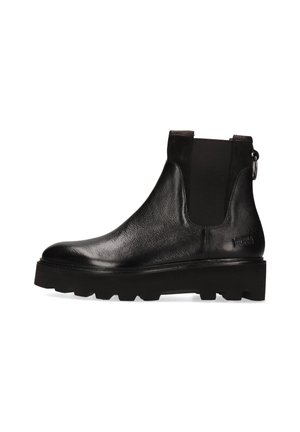 Bottine Chelsea en cuir noir avec panneaux latéraux en élastique, semelle crantée épaisse et tirant à l'arrière, avec le nom de la marque en relief sur le côté.