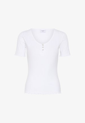 Top alb cu mâneci scurte, tricotat cu dungi, decolteu rotund, trei nasturi mici și margine ondulată pe mâneci și la bază.