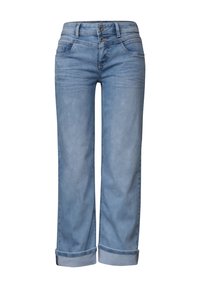 Jean denim bleu clair avec fermeture double bouton, poches avant, légère décoloration et revers retroussés sur fond blanc uni.