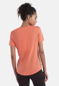 icebreaker WOMEN SPHERE SCOOP TEE - T-shirt - bas - MEDIUM PINK