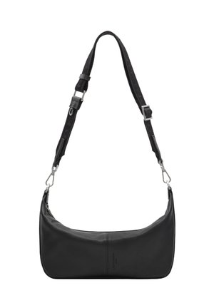 Czarna skórzana torebka na ramię z regulowanym paskiem materiałowym, zakończonym srebrnymi klamrami i zamkiem błyskawicznym.