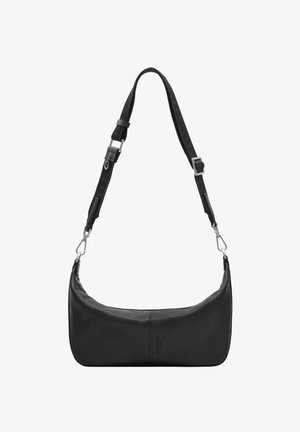 Czarna skórzana torebka na ramię z regulowanym paskiem materiałowym, zakończonym srebrnymi klamrami i zamkiem błyskawicznym.