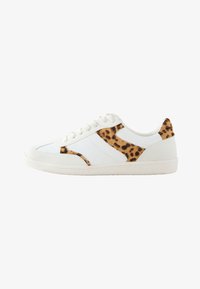 Unselected, new white leopard