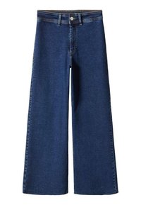 Jeans de mezclilla de pierna ancha en azul oscuro con una cintura alta, que cuentan con un cierre de botón en la parte delantera, cremallera y diseño clásico de cinco bolsillos.