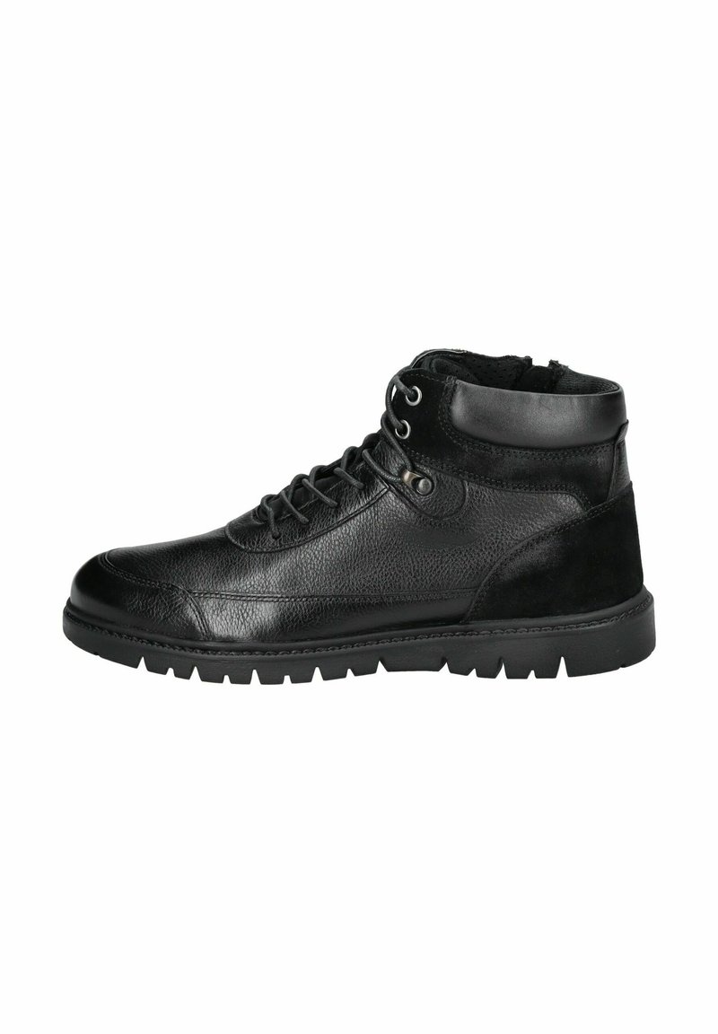 Zwarte leren en suede hoge laarzen met een gestructureerde afwerking, vetersluiting, ronde neus en rubberen zool met een gegroefd patroon.