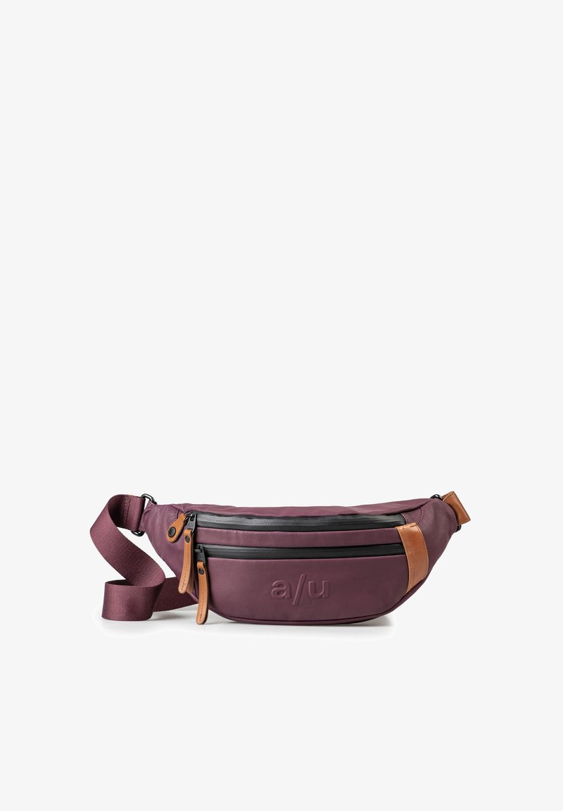 Borsetta a tracolla in tessuto bordeaux con cerniere nere, con dettagli in pelle e logo impresso. Include una tracolla regolabile per maggiore comodità.