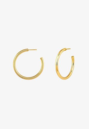 Pendientes de aro de oro con un acabado suave y pulido, forma semicírculo y un poste delgado para asegurar. Diseño sencillo y moderno.