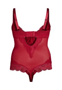 Body rosso realizzato in tessuto trasparente con dettagli in pizzo intricati lungo il collo e le gambe, dotato di spalline in satin regolabili e chiusura a gancio.
