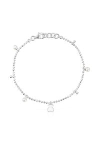Bracciale in argento con catena di perline, caratterizzato da tre piccole perle bianche e un ciondolo a forma di orso, completato da una chiusura a moschettone.
