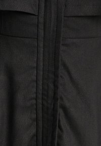 HUGH LAYERED  - Särkkleit - black