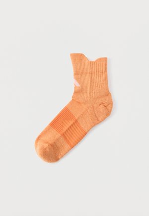 RUN SOCK UNISEX - Športne nogavice - dusky orange/white